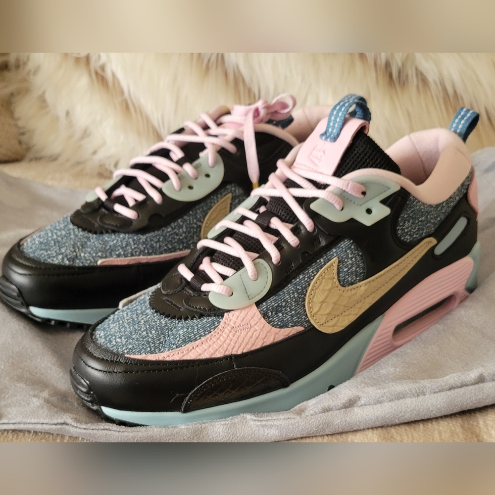 NIKE AIR MAX WOMEN'S 10.5 *FREE SHIPPING* NO BOX!